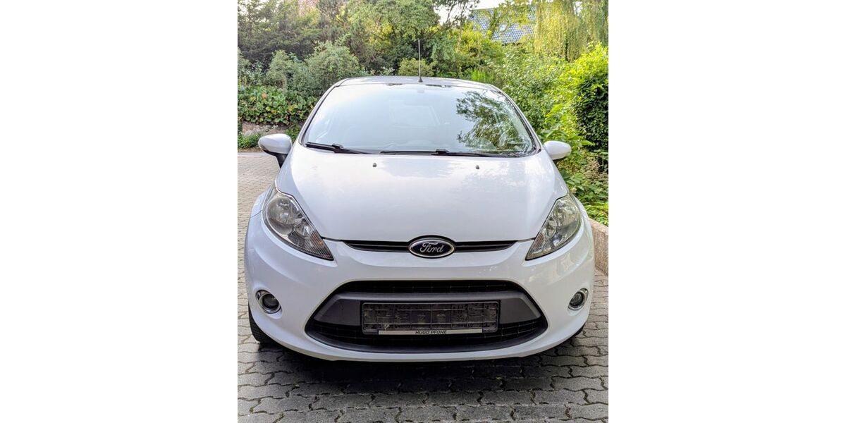Ford Fiesta 157.000 km 2.400 &euro; Mölln 23879