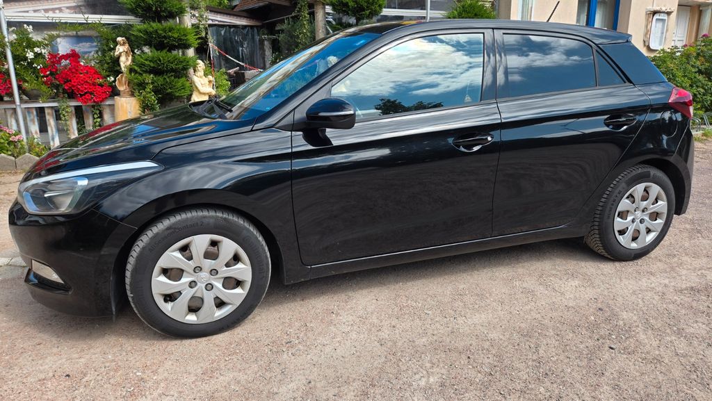 Hyundai i20 210.000 km 5.700 &euro; Lübeck 23568